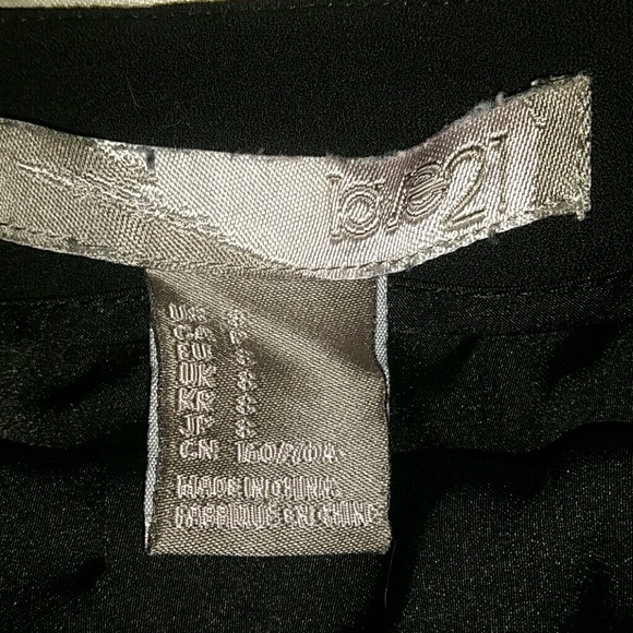 LIGHTWEIGHT BLACK SHORTS WITH GOLD ZIPPERS - Picture 4 of 5